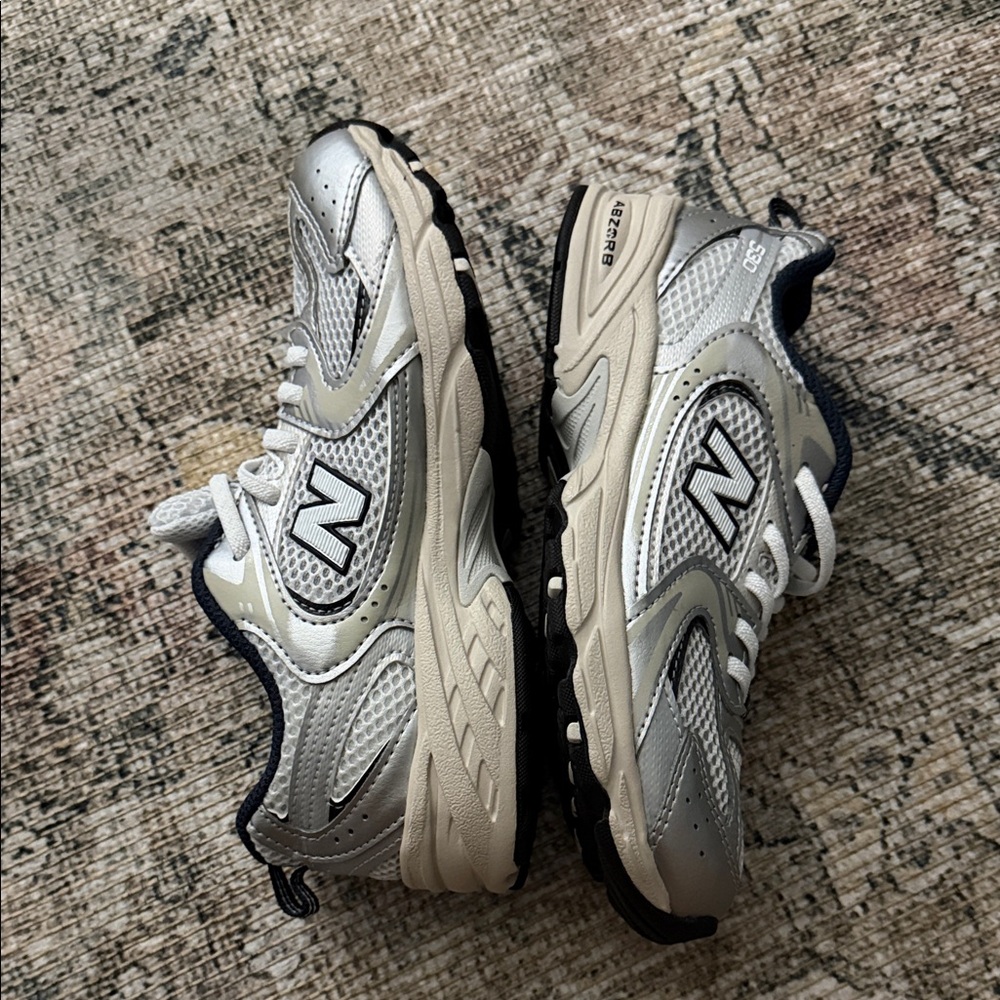 Girls New Balance Silver and Cream Mesh Athletic Sneakers size 2